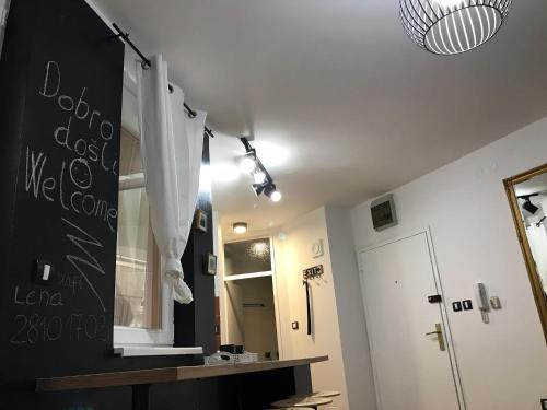 One-Bedroom Apartment image 1