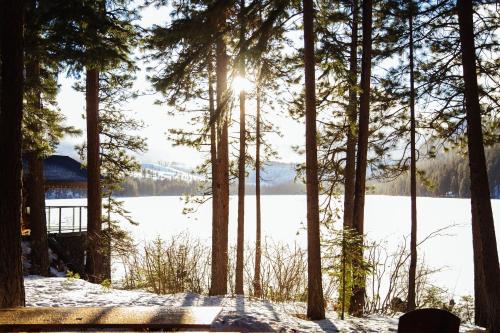 The Suttle Lodge & Boathouse