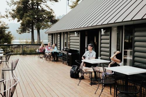 The Suttle Lodge & Boathouse 4