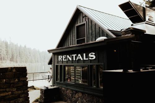 The Suttle Lodge & Boathouse 2
