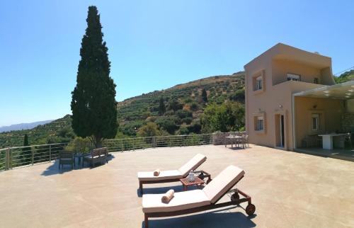 Villa Irini - Cretan Luxury Villa with Amazing View - Location, gîte - Paraspórion