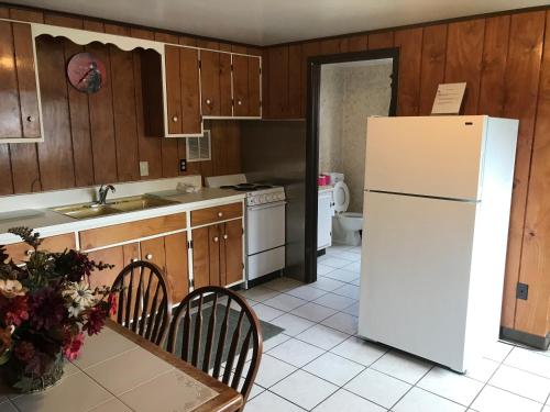 Simmons Motel Room Type - Queen Studio