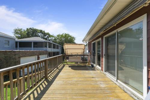 Harbor Delight On The Bay - Private Sandy Beach! Home in Norfolk, USA