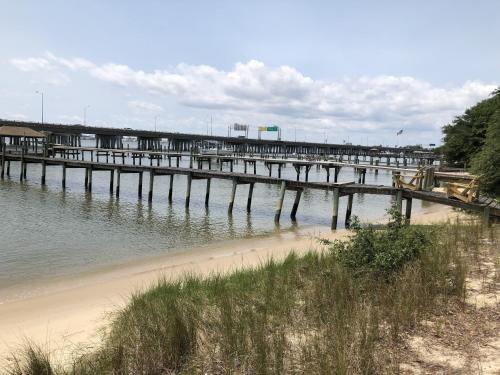 Harbor Delight On The Bay - Private Sandy Beach! Home in Norfolk, USA