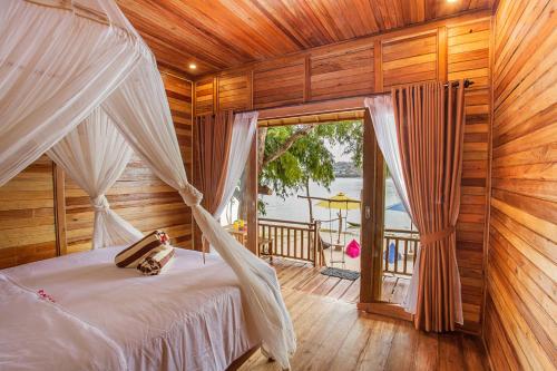 Balcony/terrace, Wooden Beach Sunset Cottages near Two Raksa Cafe