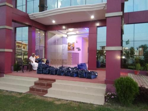 ทางเข้า, Hotel the Ideal in กุศินคร