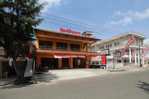 RedDoorz near Sarangan Lake