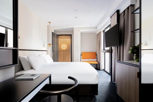 room detail thumbnail 1