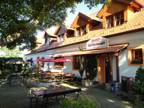 . Pension & Restaurant U Koňské dráhy Holkov