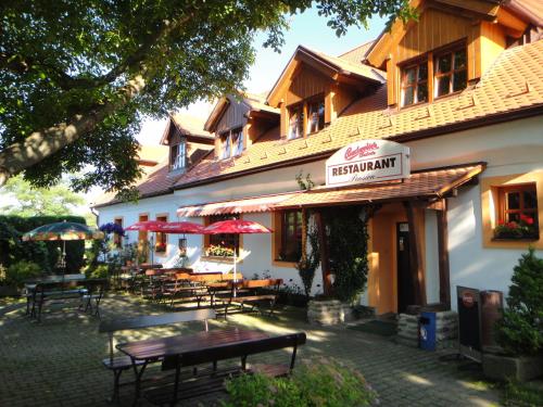 Pension & Restaurant U Koňské dráhy Holkov - Hotel - Velešín