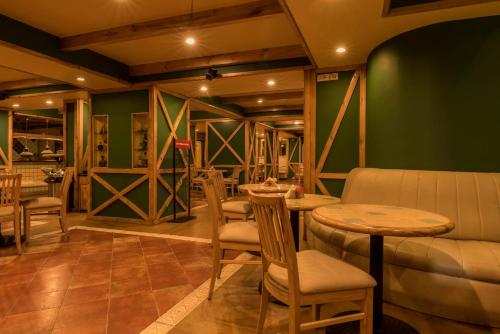 Hotel Nahar Nilgiris in Botanical Garden