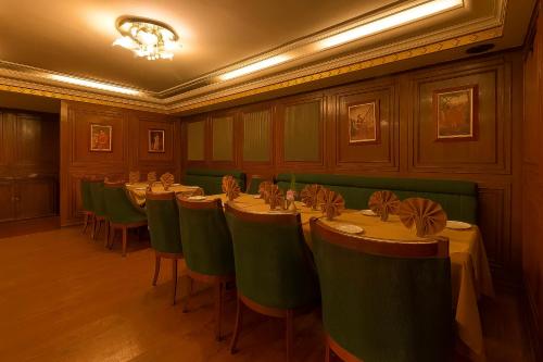 Hotel Nahar Nilgiris in Botanical Garden