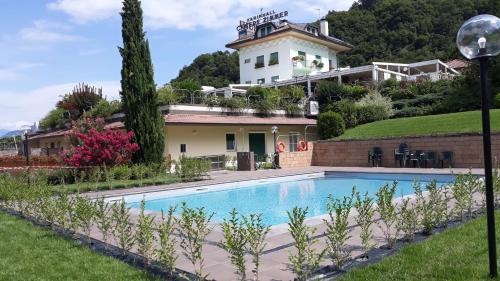 Hotel Karinhall image