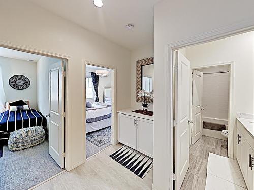New Listing! Stunning Beach Condo With Pool Condo - image 2