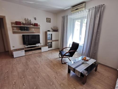 Big and Spacious Apartment in the heart of Omiš - image 2