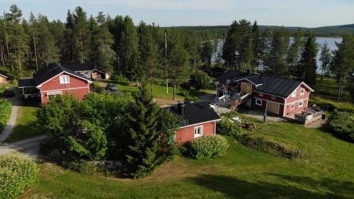 Puolukkamaan Pirtit Cottages