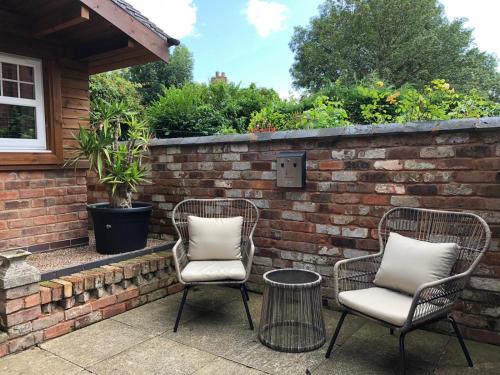 Boutique Garden Lodge @ The Larches - image 5