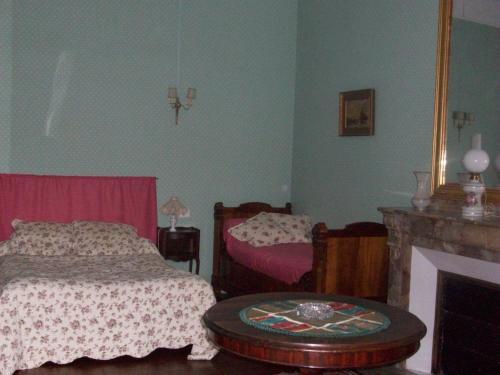1 queen bed, 1 twin bed