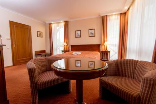 Hasik Hotel in Döbrönte