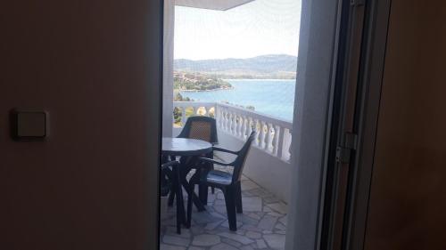 Double or Twin Room with Sea View image 7