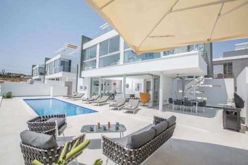Villa with Sea View image 4