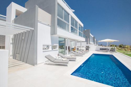 Villa with Sea View image 3