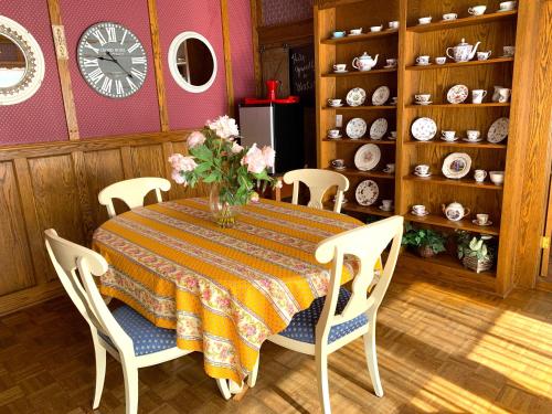 Bordeaux Inn Lodi - image 12