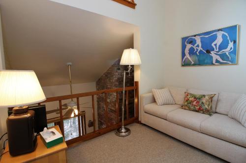 Spacious 1 bedroom with loft Northside located across from Pico Mountain!