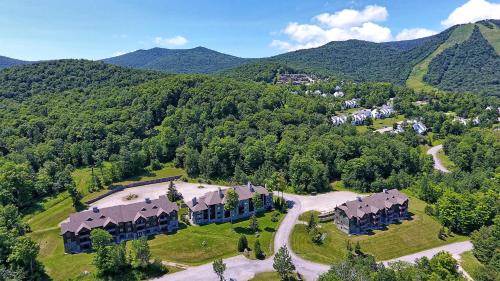 Ski on ski off, conveniently located, 2 bedroom condo with beautiful views, access to indoor pool Sunrise B3, Killington (Foto 2)