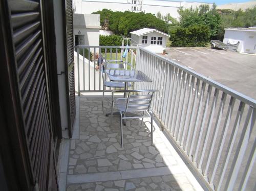 Studio Apartment image 10
