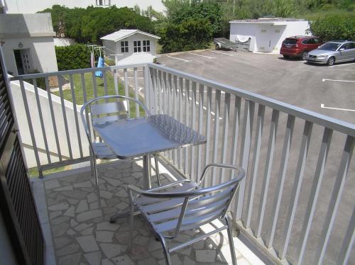 Studio Apartment image 9