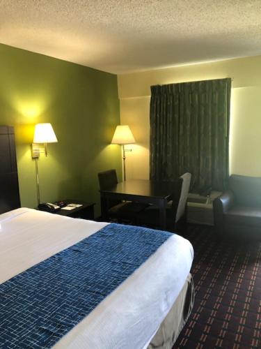 Travelodge by Wyndham Clarksville