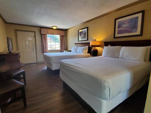 Colonial House Motel – Pigeon Forge, TN
