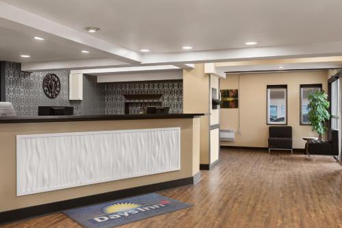ล็อบบี้, เดย์ อินน์ แอนด์ สวีท บาย วินด์แฮม โซลต์ แซ็งต์มารี (Days Inn & Suites by Wyndham Sault Ste. Marie ON) in ซอลท์สเตมารี (ออนตาริโอ)