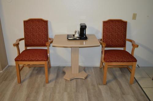 Jolly Roger Hotel - image 4