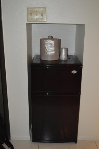 Jolly Roger Hotel - image 5