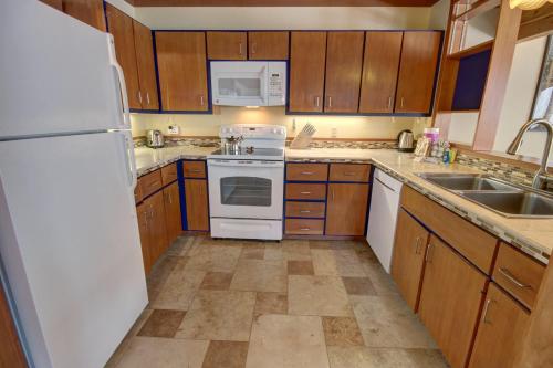 Tennis Townhomes 1335 - image 6