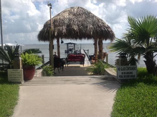 Come Friday Cottages in Bacliff, USA