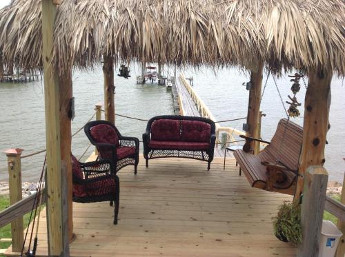Come Friday Cottages in Bacliff, USA