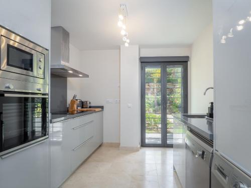 Luxury Two Bedroom Apartment in Los Flamingos, Hoyo 19, Marbella