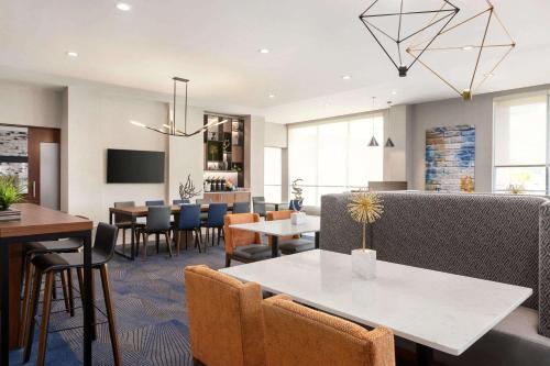 設施, 布勞恩斯魏克金島溫德姆拉昆塔套房酒店 (La Quinta Inn & Suites by Wyndham Brunswick/Golden Isles) in 布倫瑞克(GA)