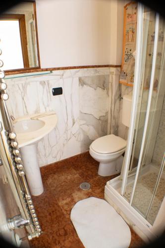 Domus Massimiliani Guesthouse, Rzym (zdjęcie 9)