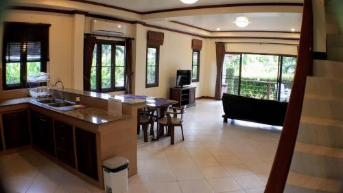 Tulip Villa Oceanview in Dan Kao