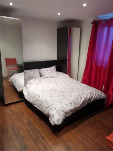 Cosy Double Room In Redbridge, Wanstead, London