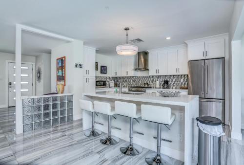 2342 N Victoria Road Home - image 8