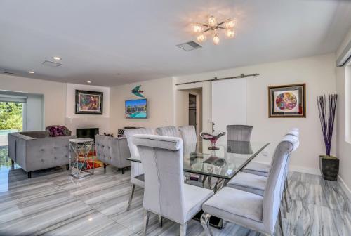 2342 N Victoria Road Home - image 3