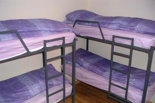 1 bunk bed