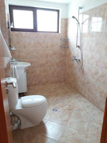 2 bedrooms, 3 beds