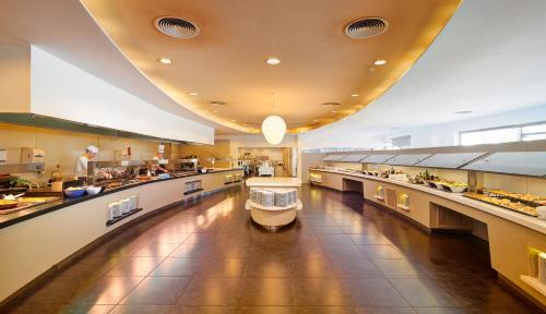 Restaurant, Hipotels Mediterraneo Club in Manacor