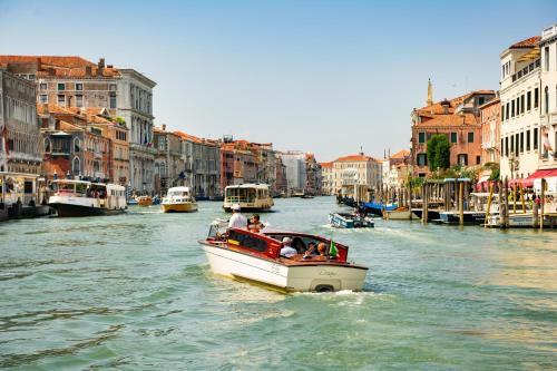 Staycity Aparthotels Venice Mestre - image 2